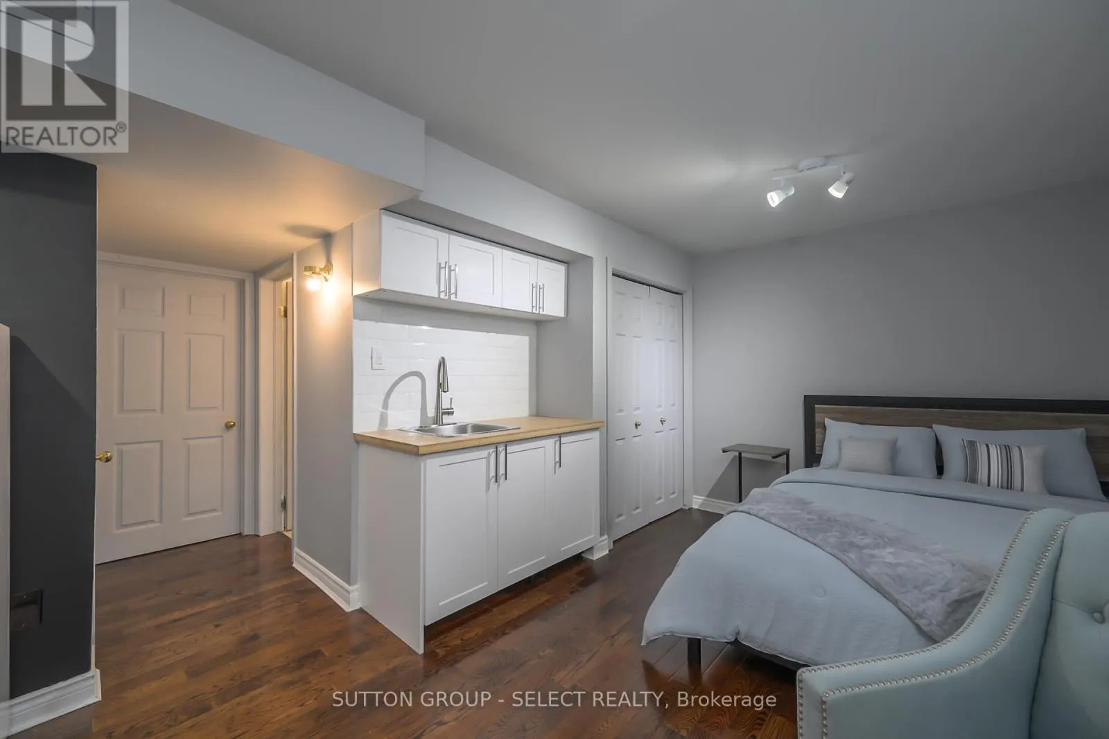 14 - 1478 ADELAIDE STREET N, #14