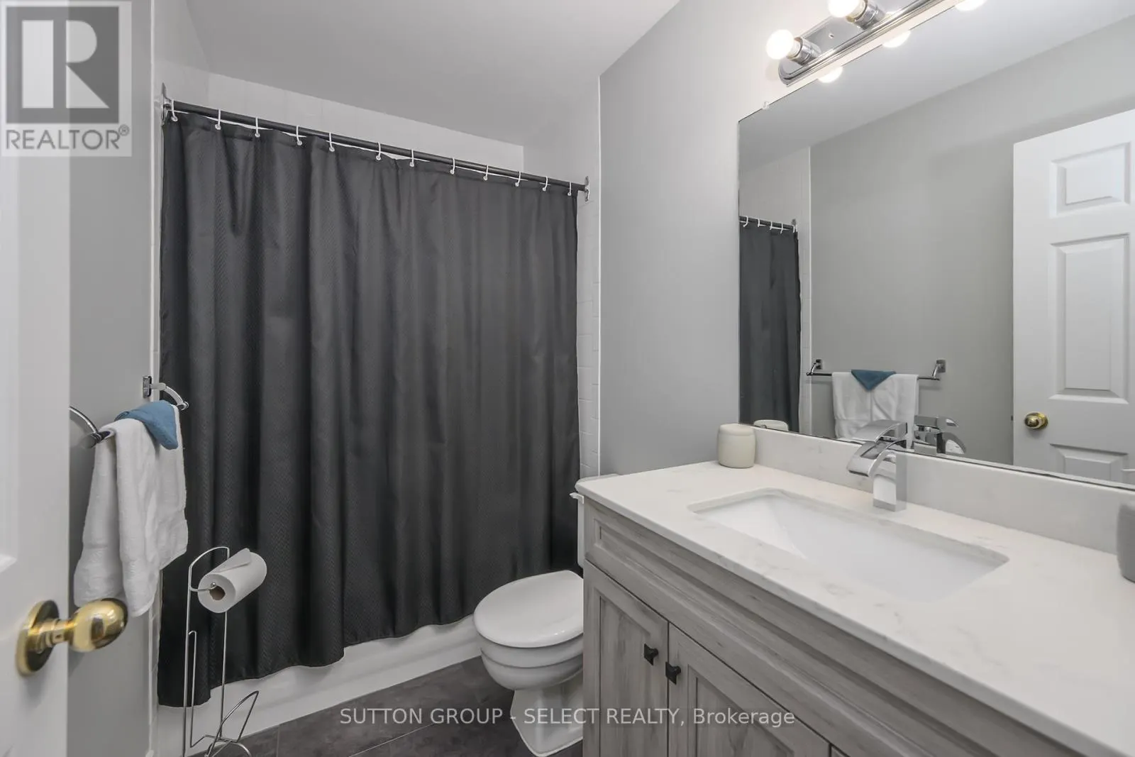 14 - 1478 ADELAIDE STREET N, #14