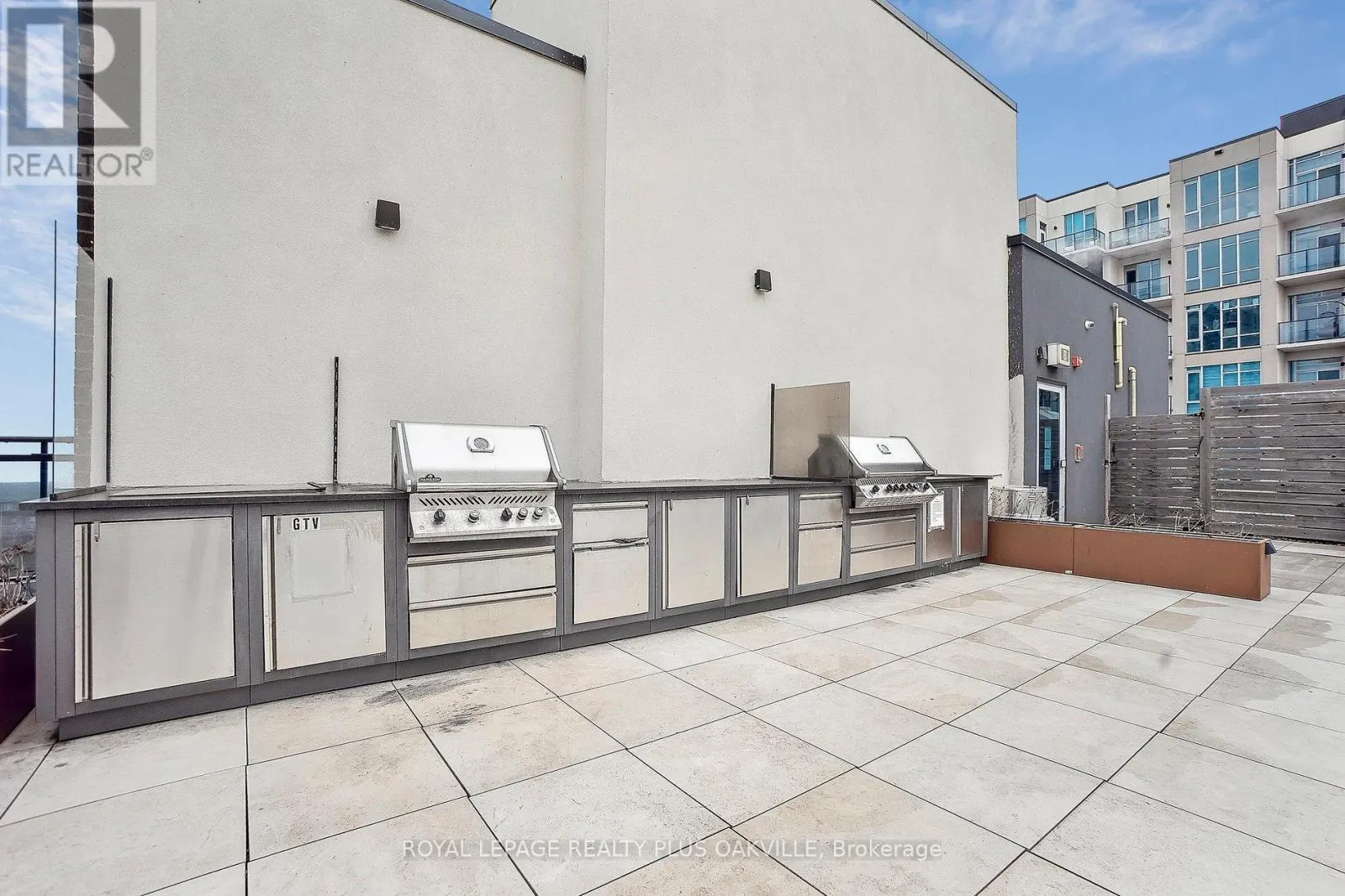 412 - 10 CONCORD PLACE