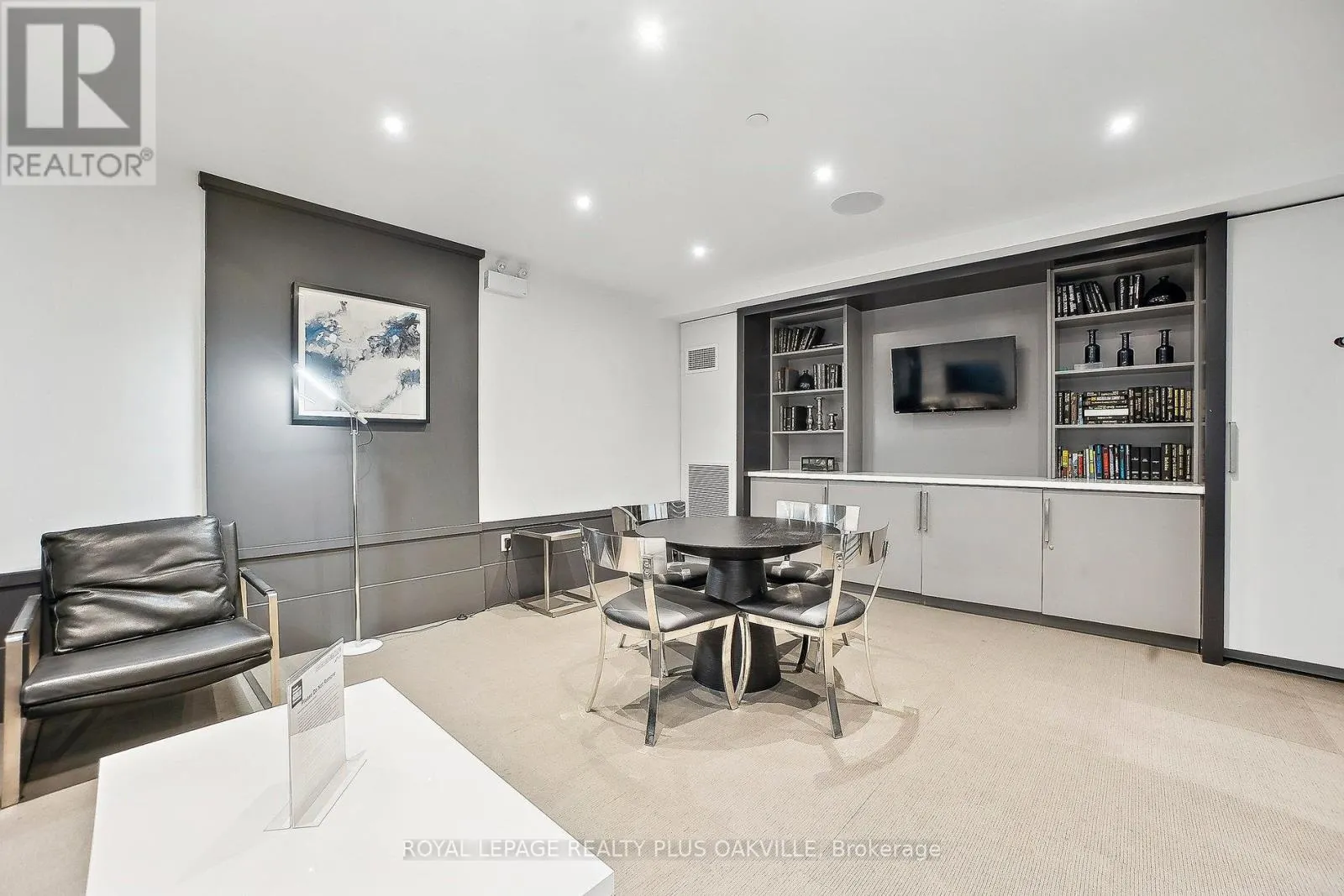 412 - 10 CONCORD PLACE