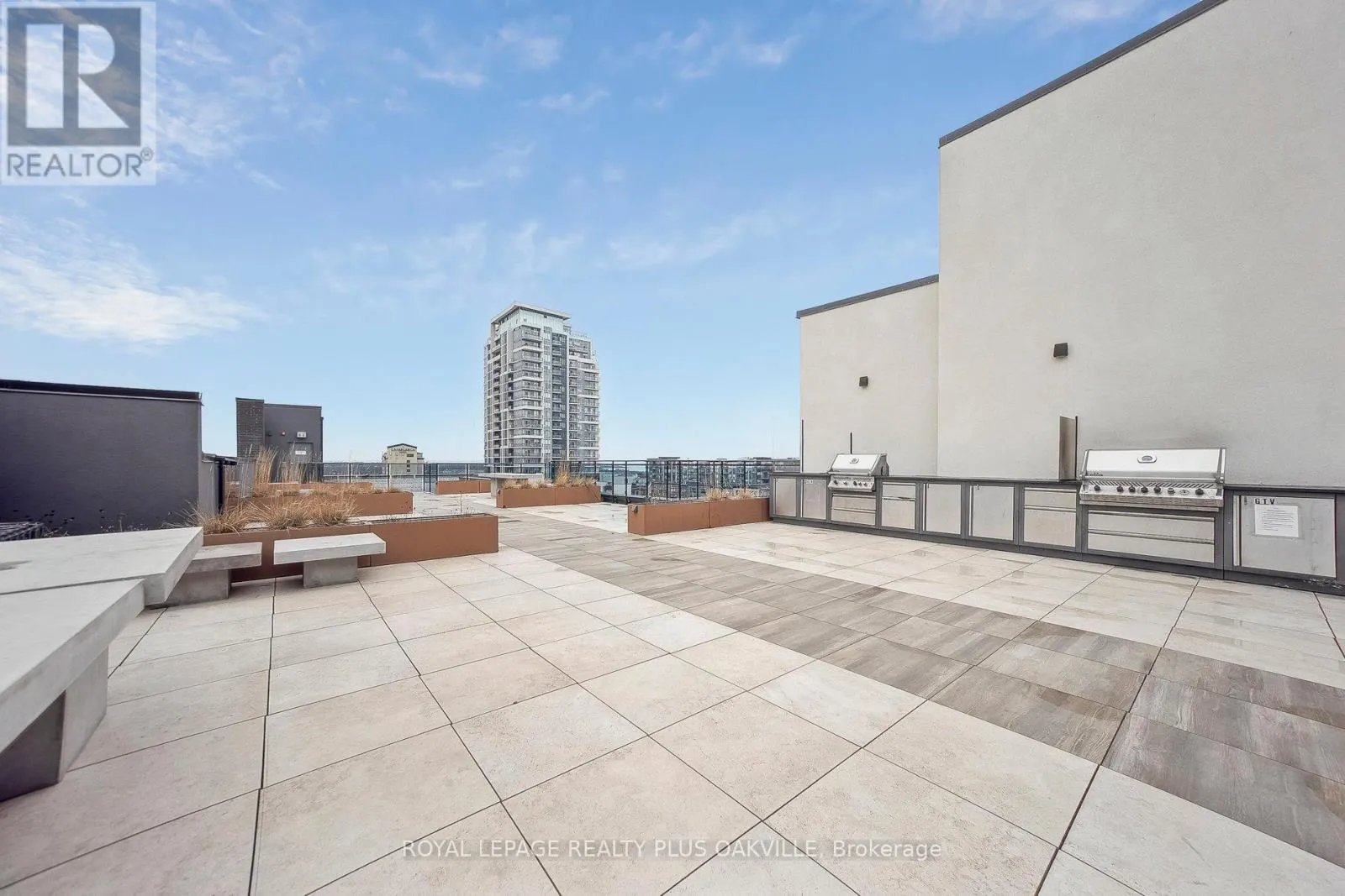 412 - 10 CONCORD PLACE