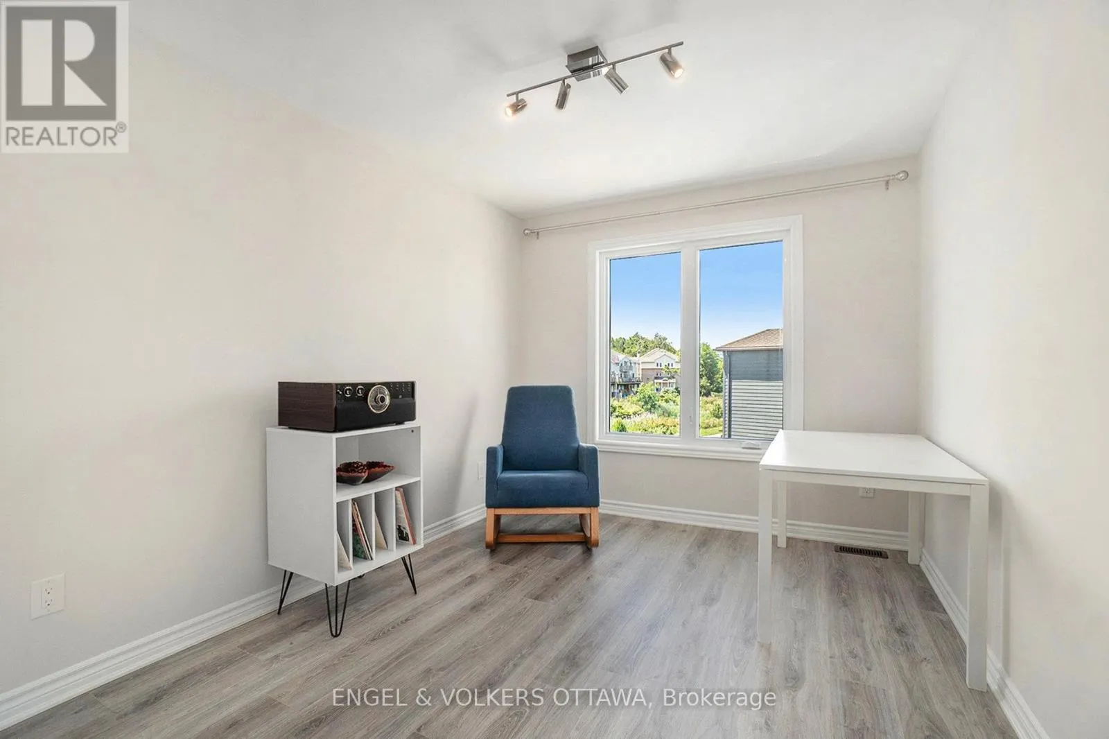 827 KINIW PRIVATE