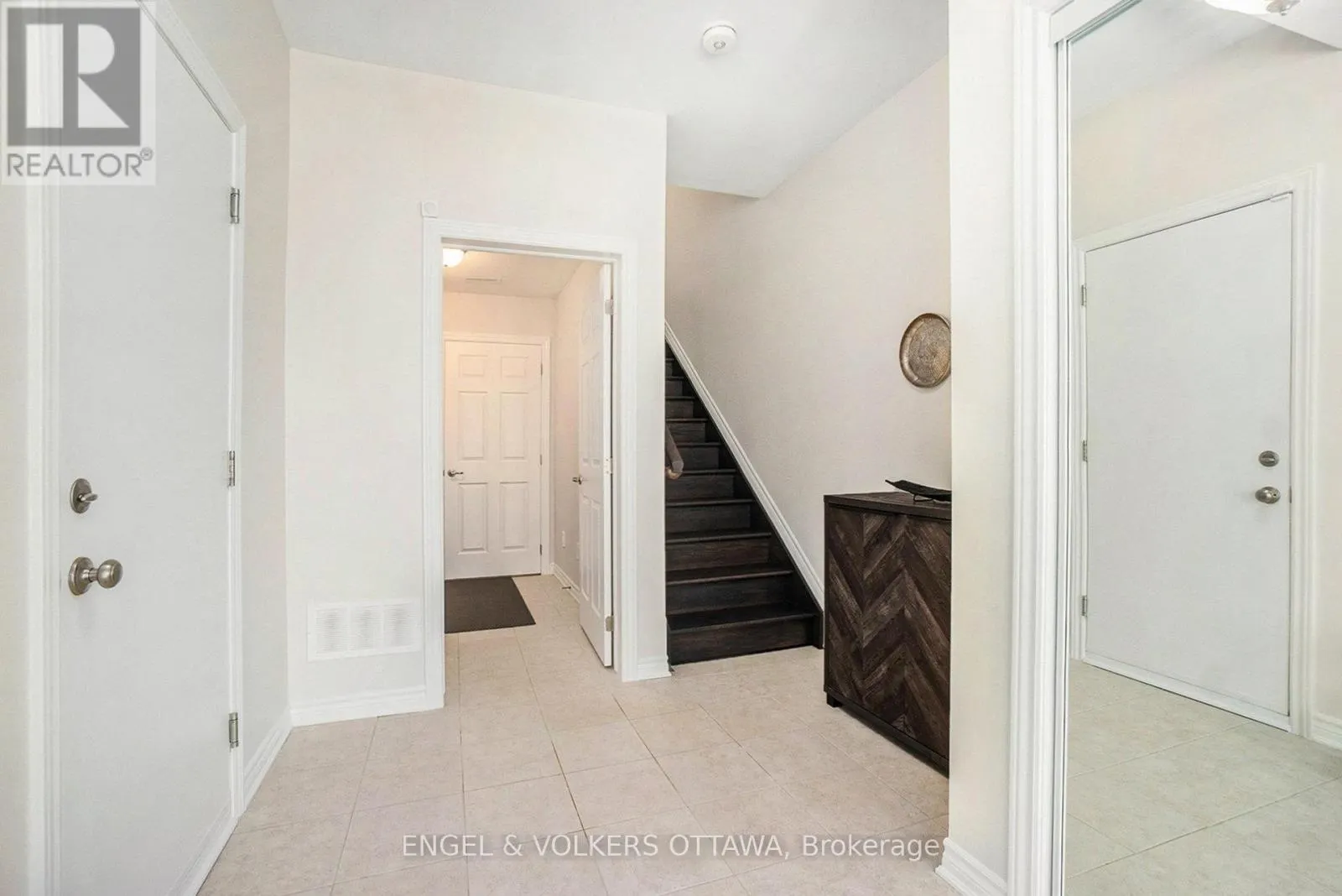 827 KINIW PRIVATE