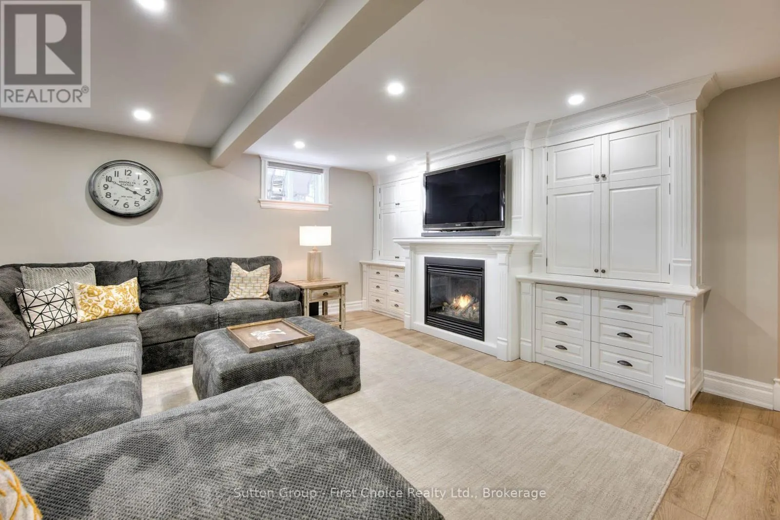 211 SUNSET DRIVE
