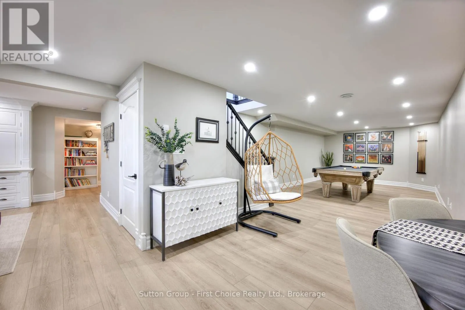 211 SUNSET DRIVE