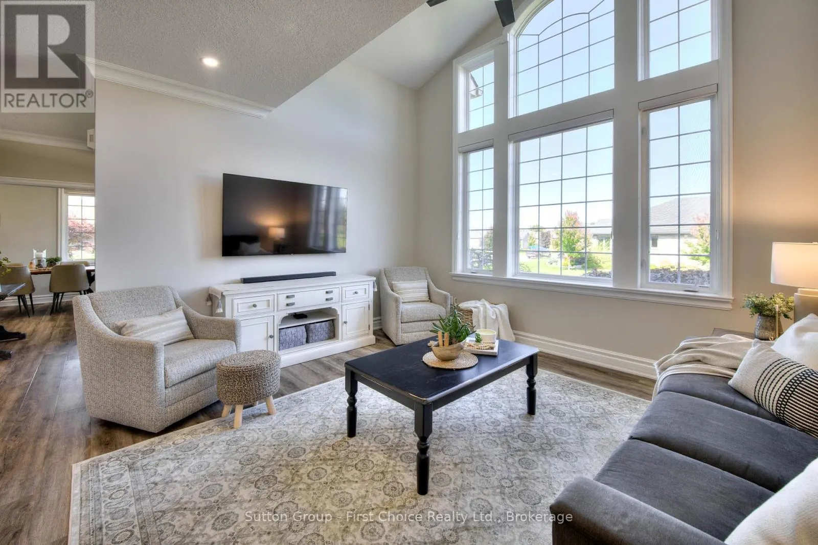 211 SUNSET DRIVE