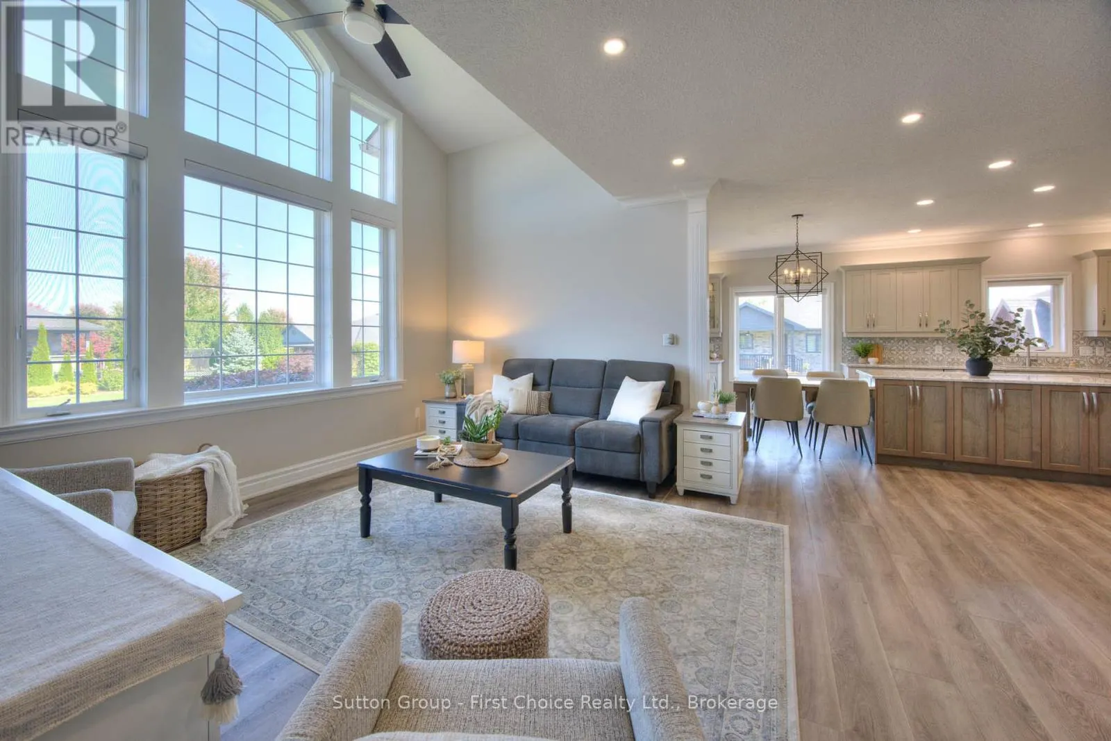 211 SUNSET DRIVE