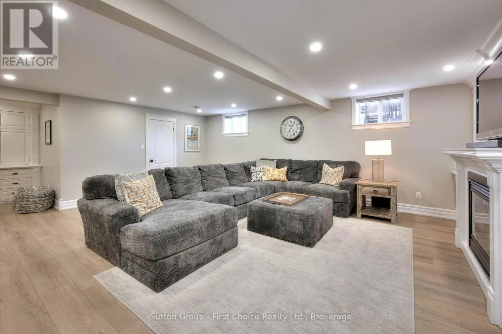 211 SUNSET DRIVE