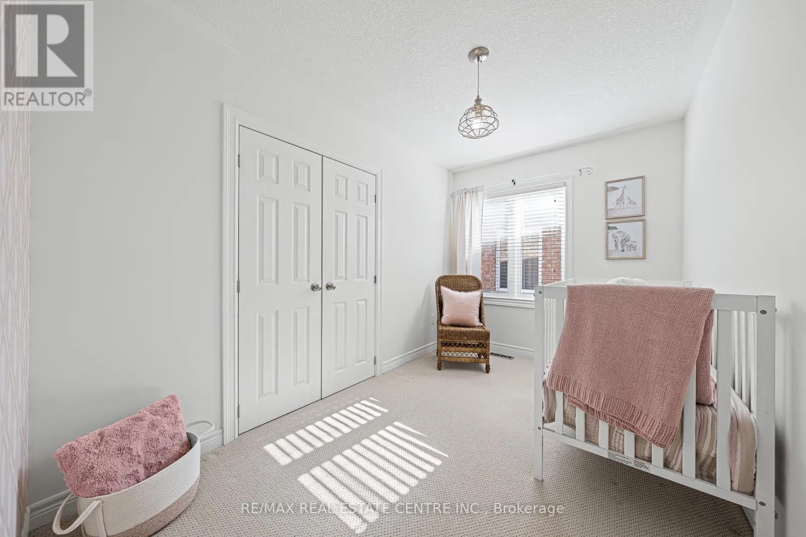 917 FUNG PLACE