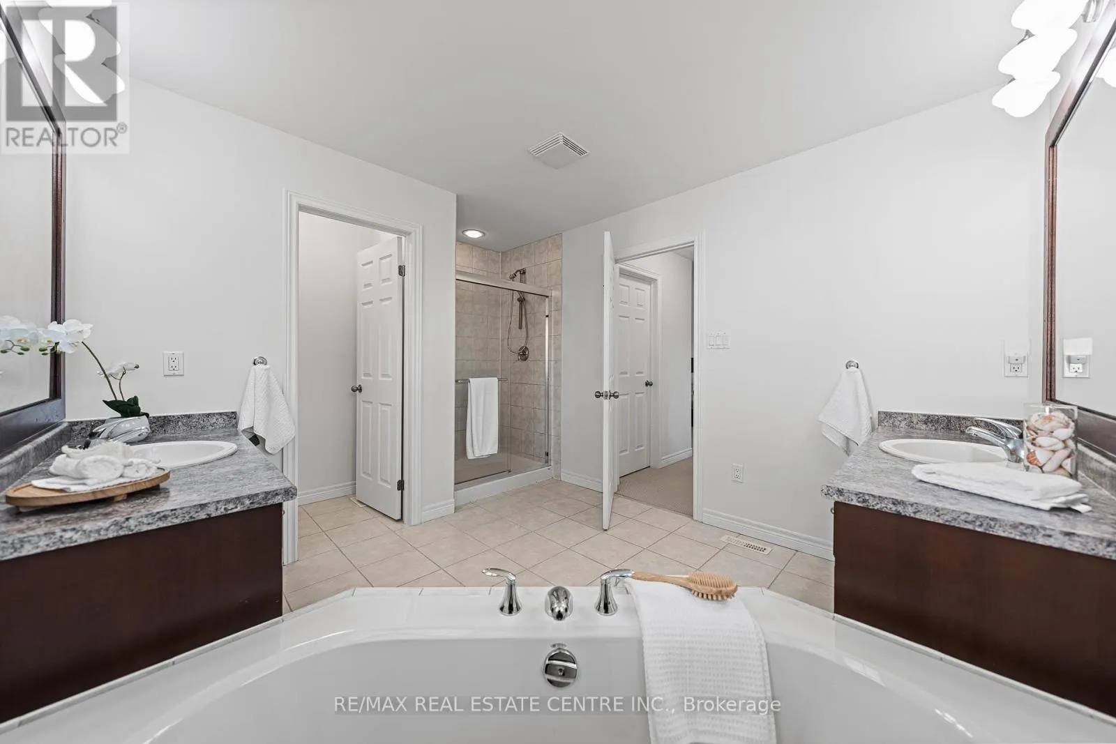 917 FUNG PLACE