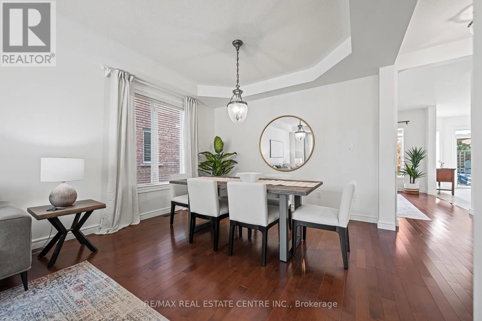 917 FUNG PLACE
