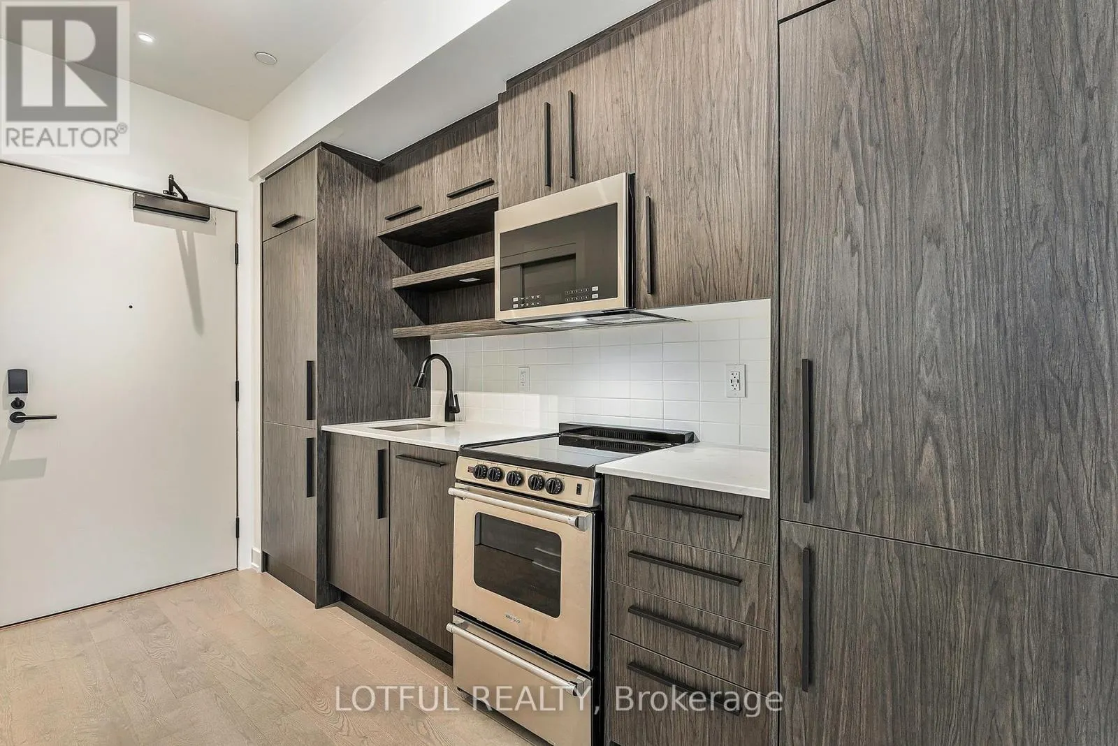 1409 - 560 RIDEAU STREET
