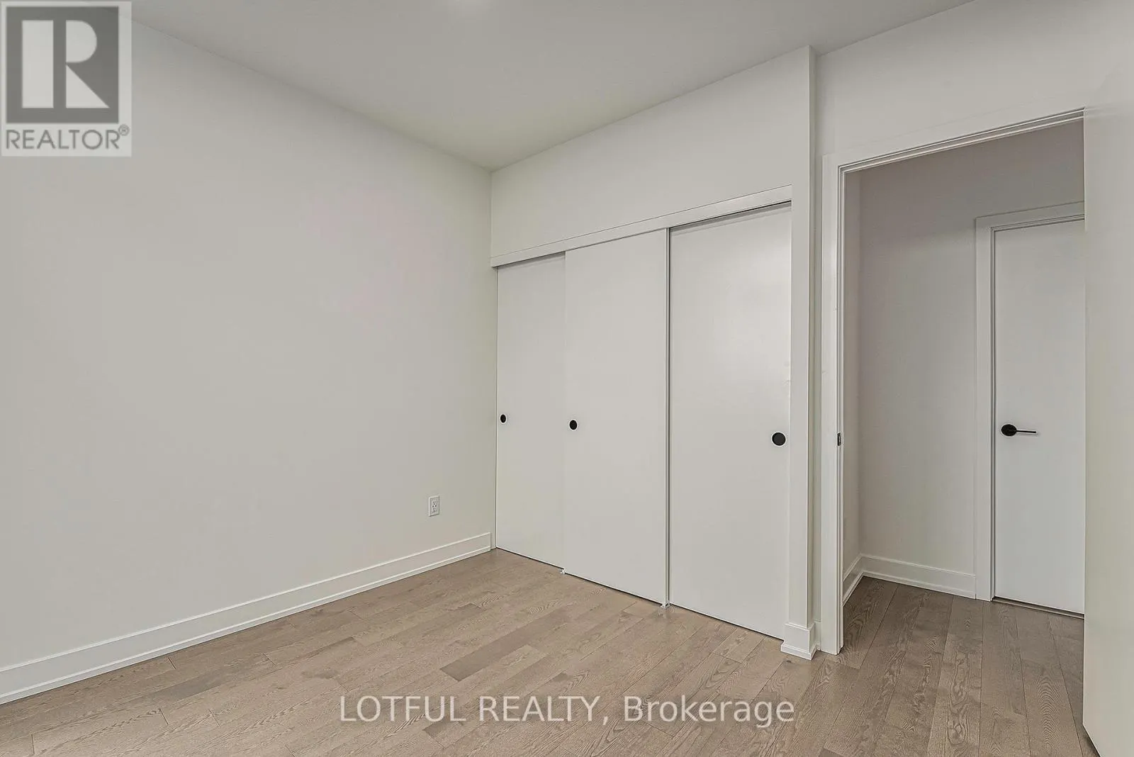 1409 - 560 RIDEAU STREET