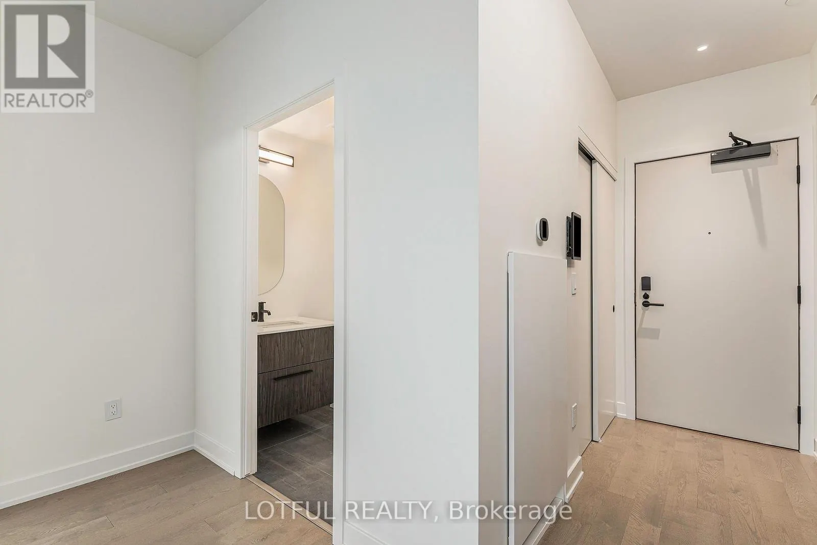 1409 - 560 RIDEAU STREET