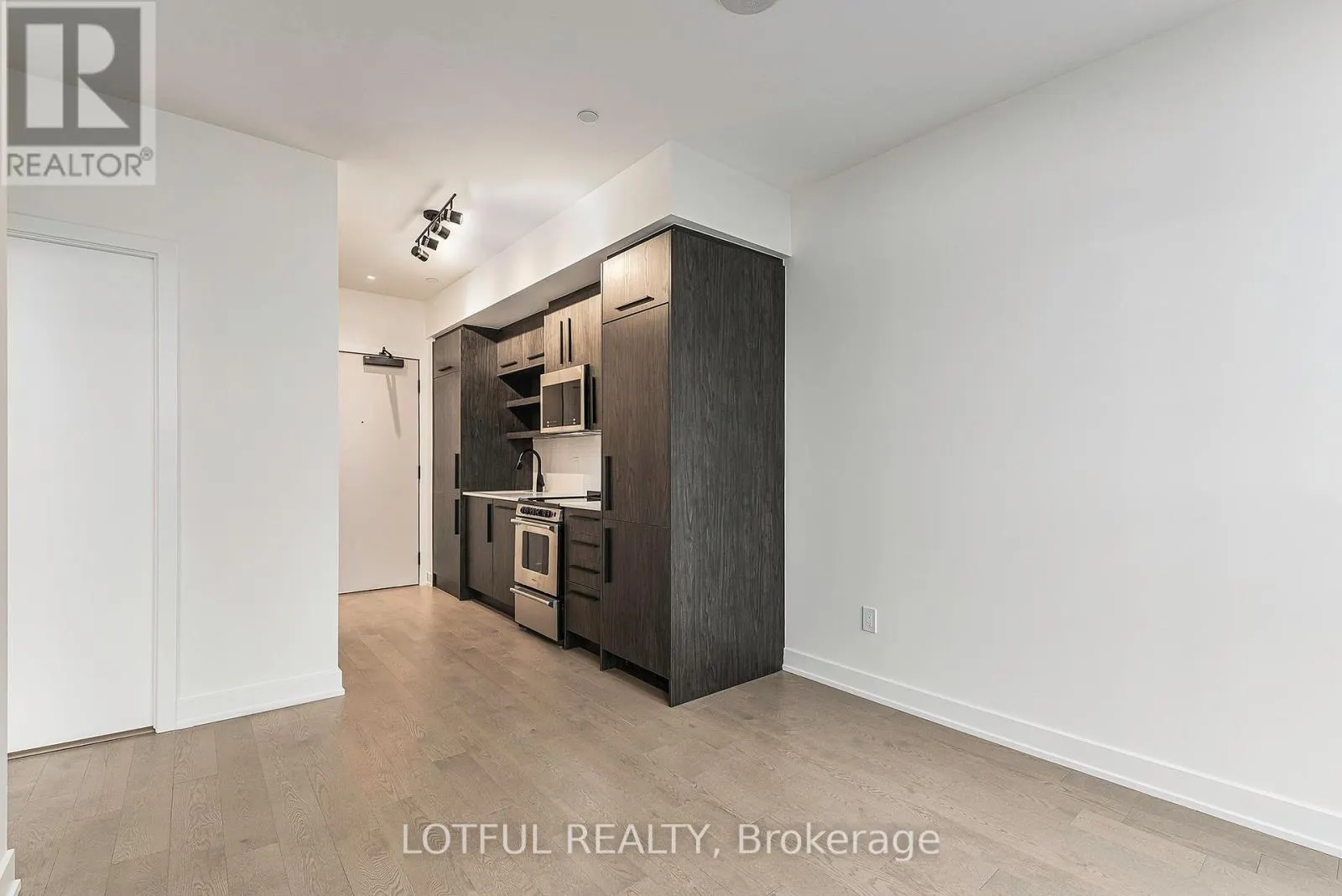 1409 - 560 RIDEAU STREET