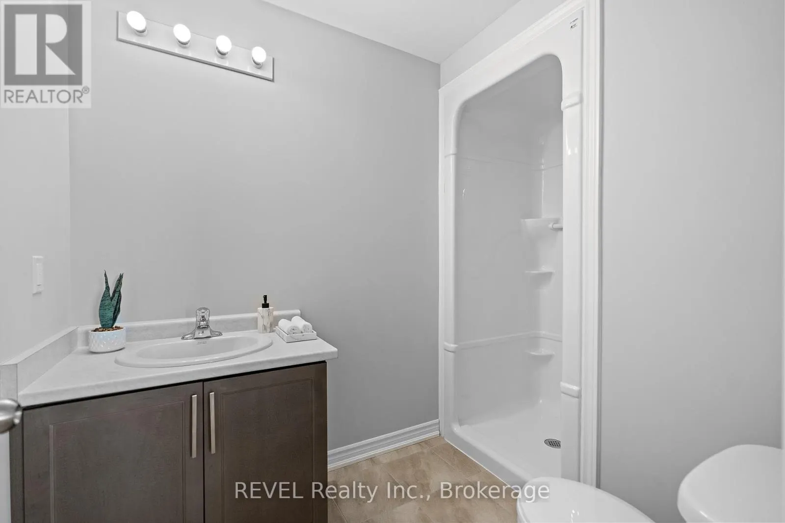 210 WELLANDVALE DRIVE