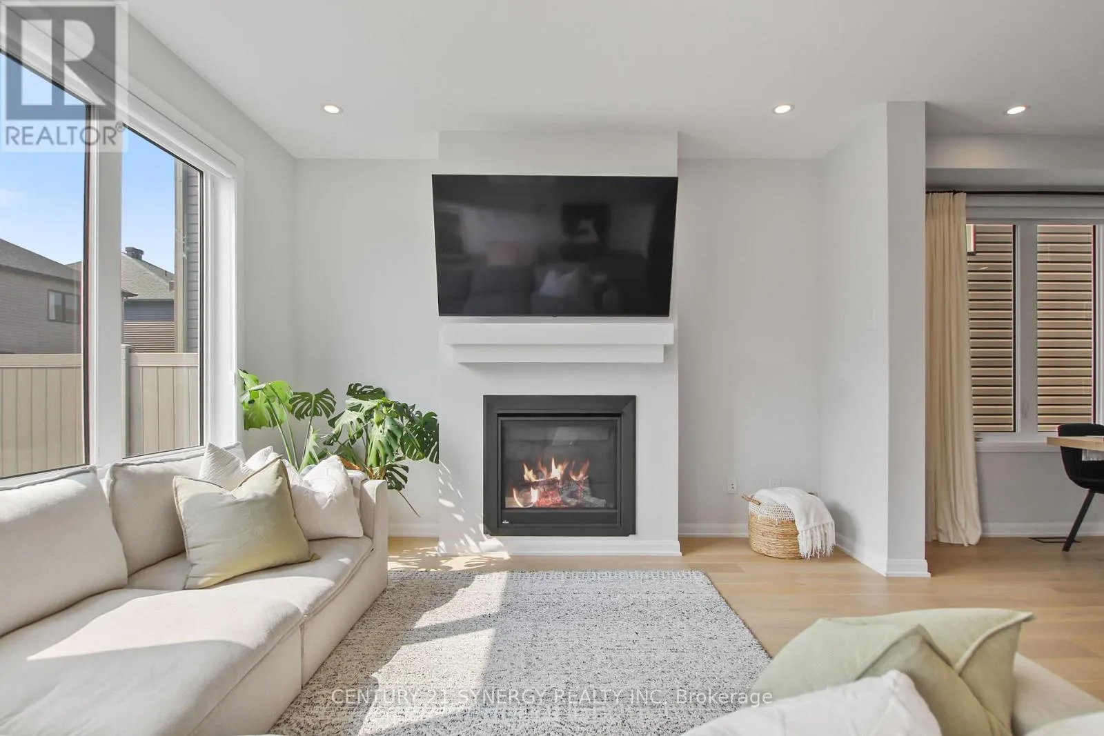 2104 CALTRA CRESCENT