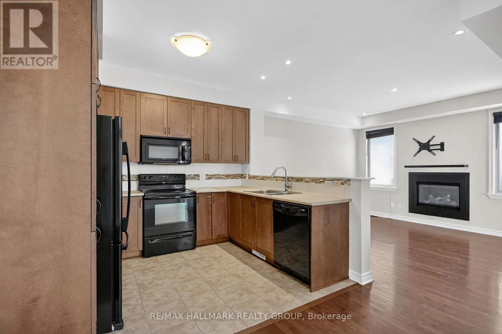272 BROXBURN CRESCENT