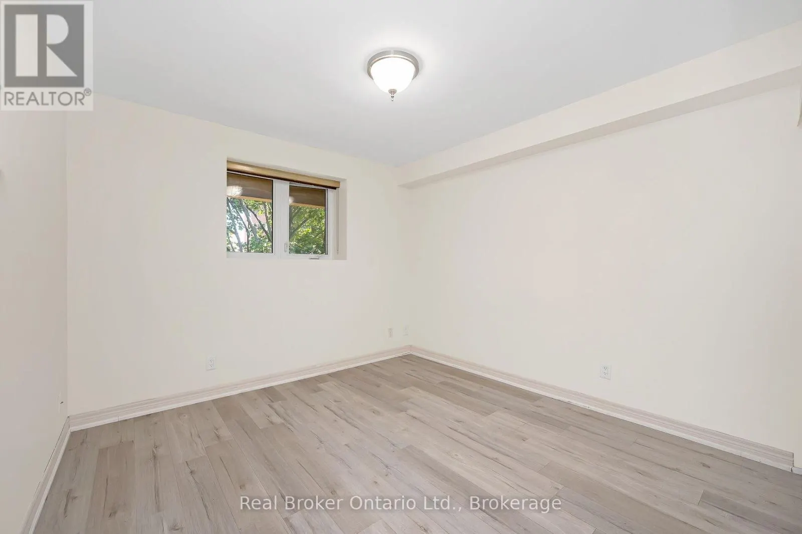 303 - 1212 FENNELL AVENUE E, #303