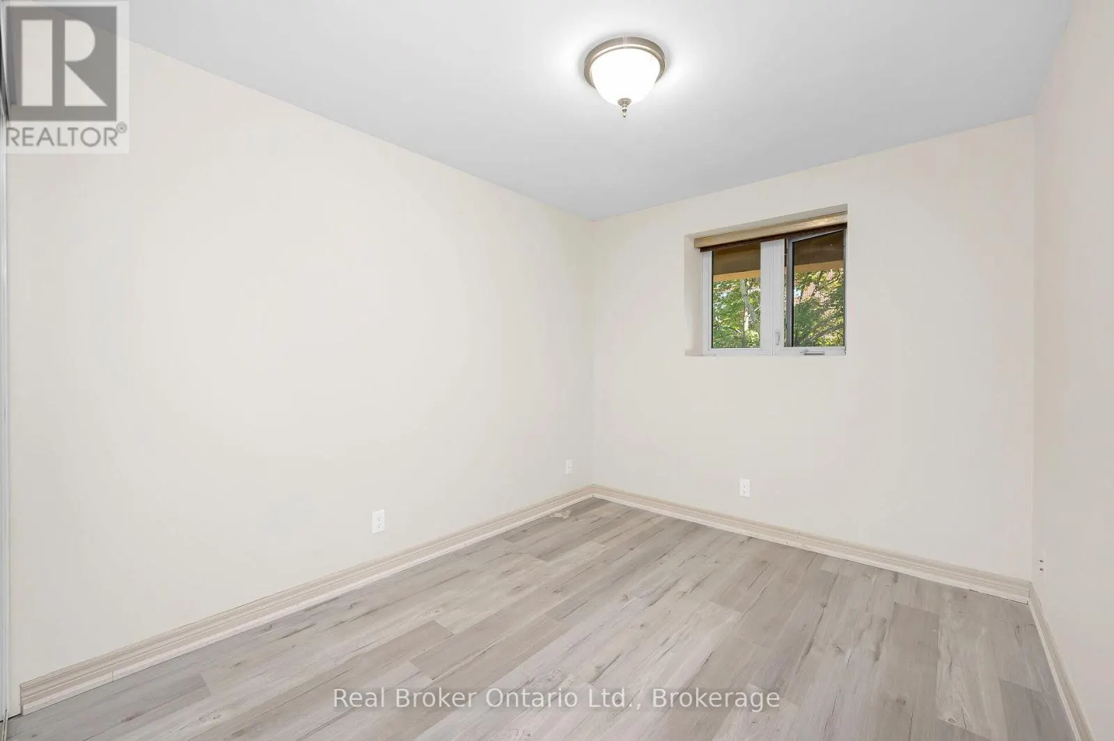 303 - 1212 FENNELL AVENUE E, #303