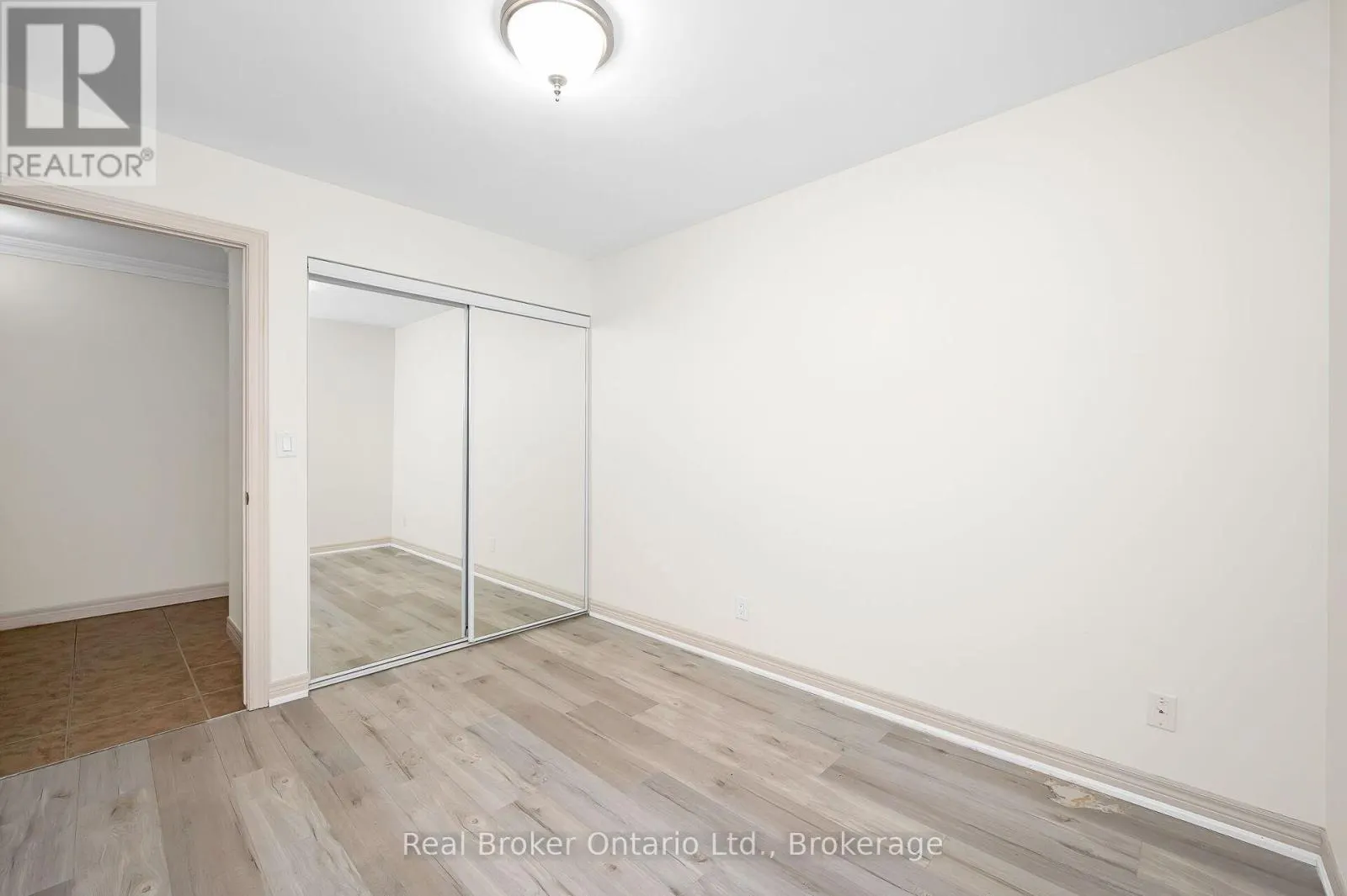 303 - 1212 FENNELL AVENUE E, #303