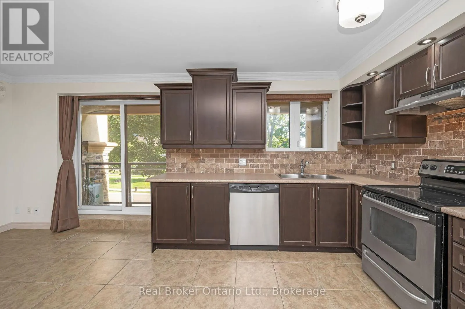 303 - 1212 FENNELL AVENUE E, #303
