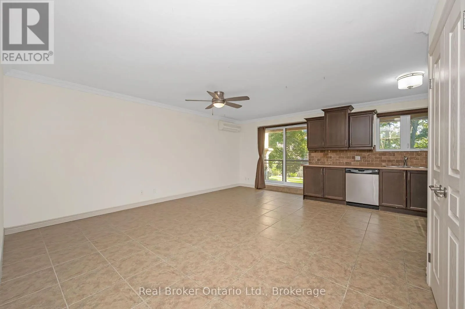 303 - 1212 FENNELL AVENUE E, #303