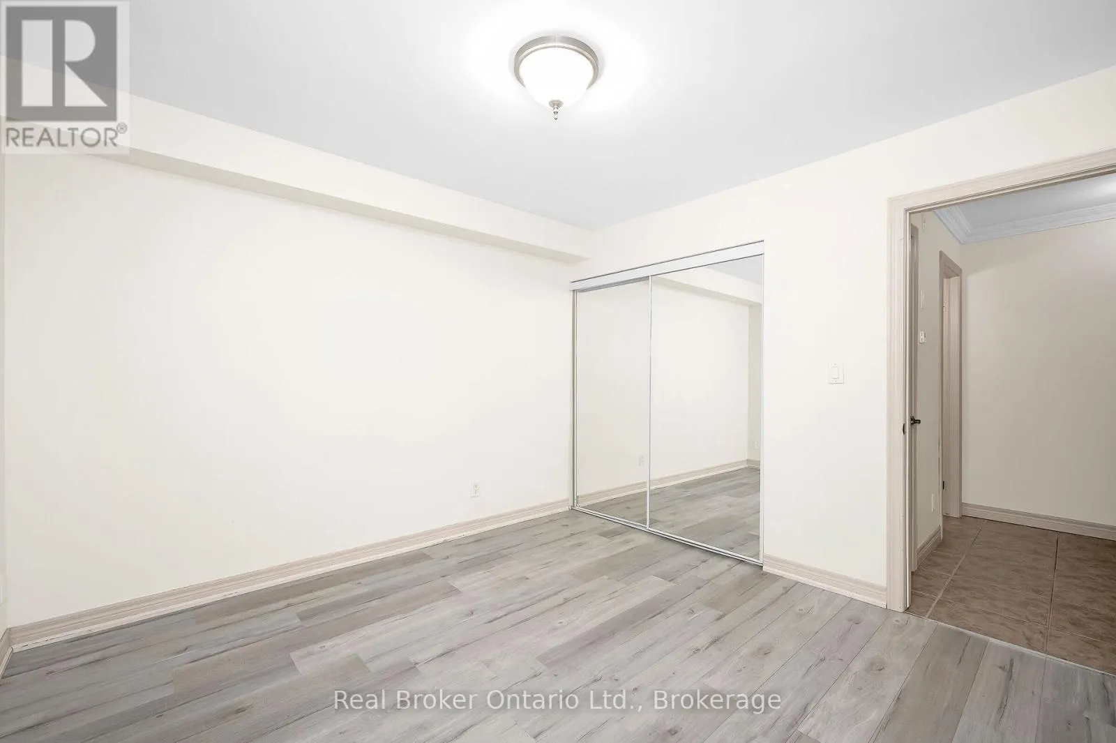 303 - 1212 FENNELL AVENUE E, #303