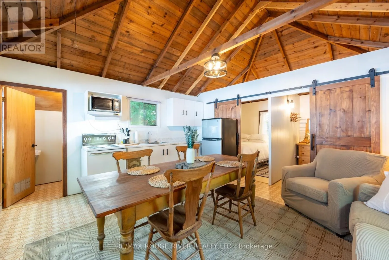 200 - 5248 KING ROAD, #200