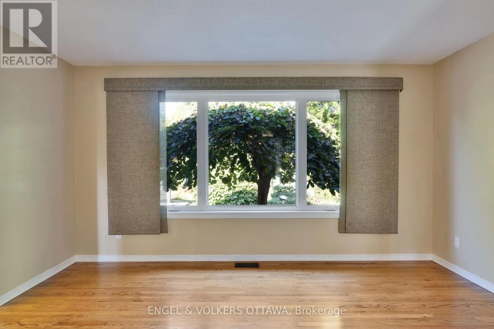 5233 MCLEAN CRESCENT