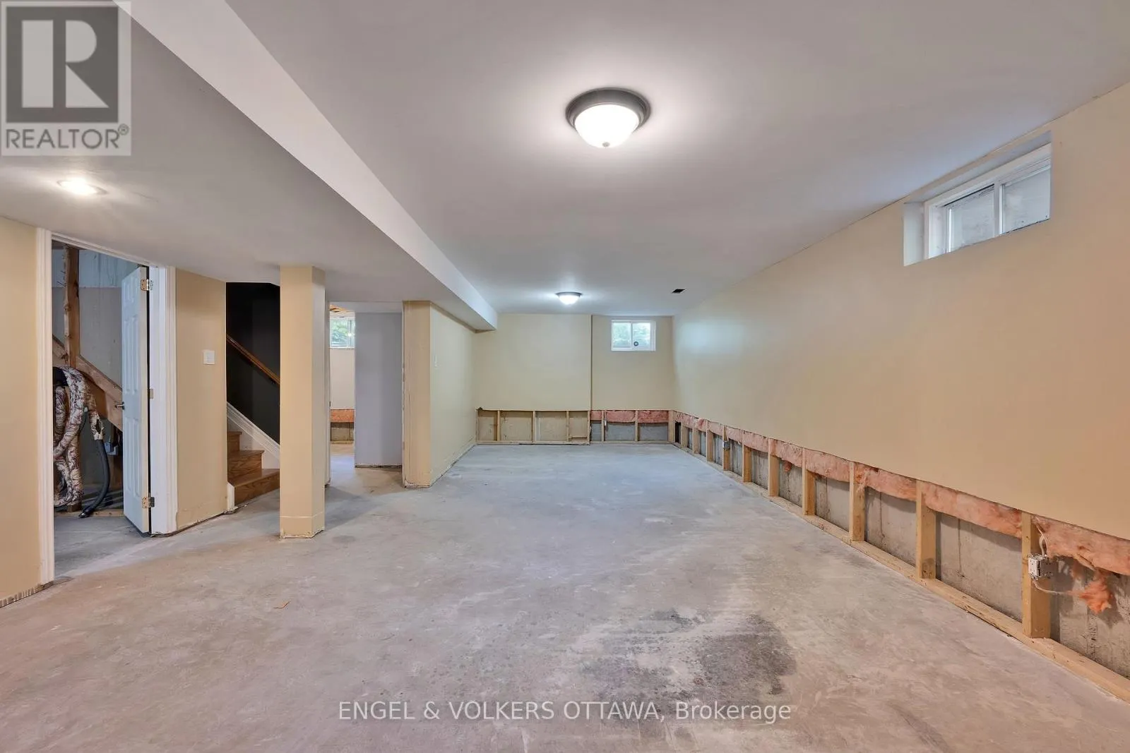 5233 MCLEAN CRESCENT