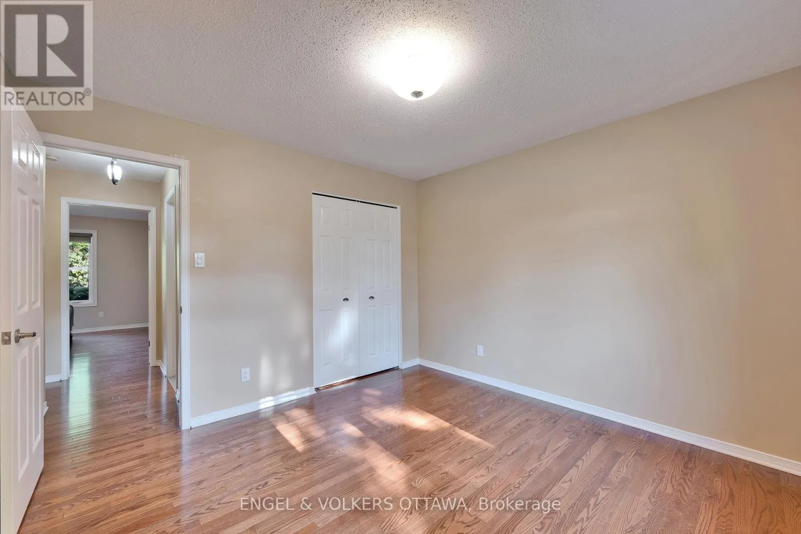 5233 MCLEAN CRESCENT