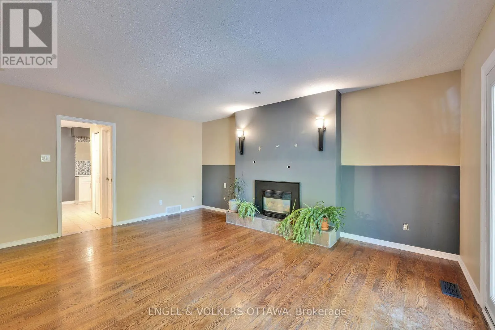 5233 MCLEAN CRESCENT