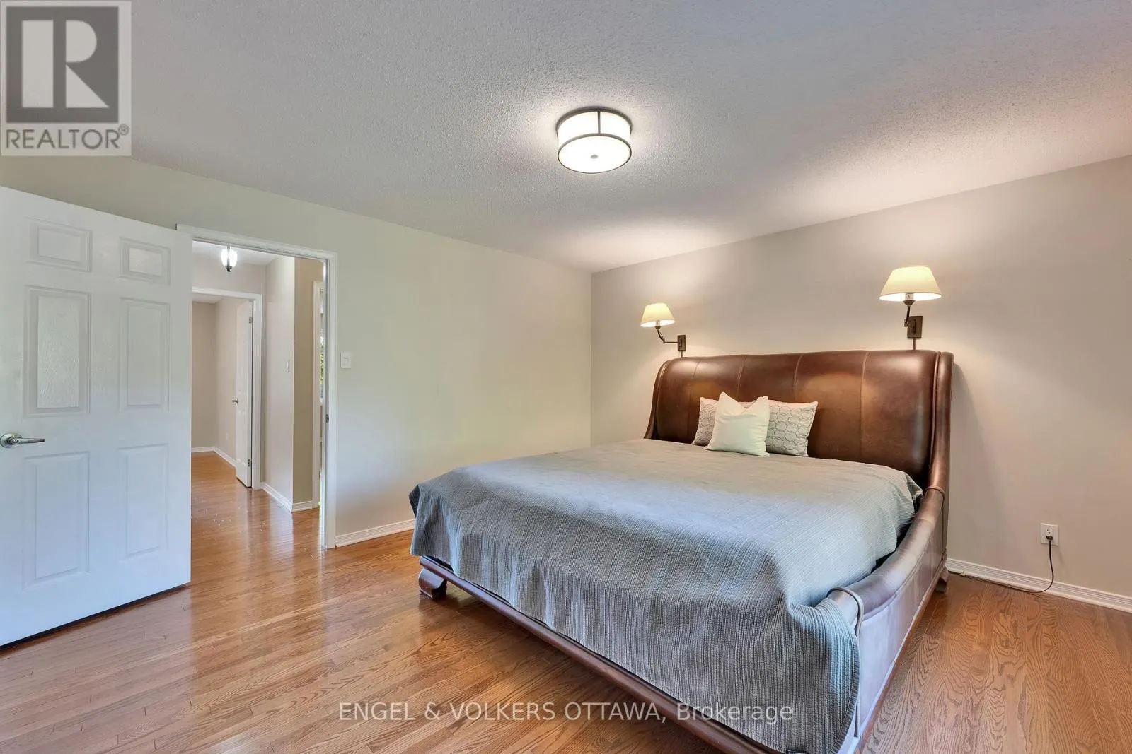 5233 MCLEAN CRESCENT
