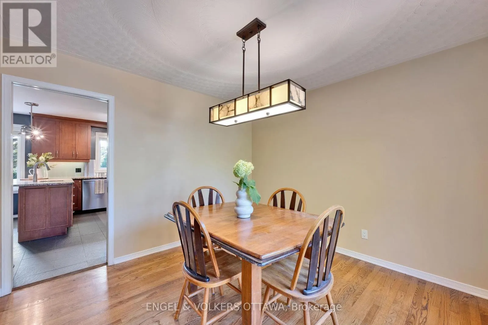 5233 MCLEAN CRESCENT