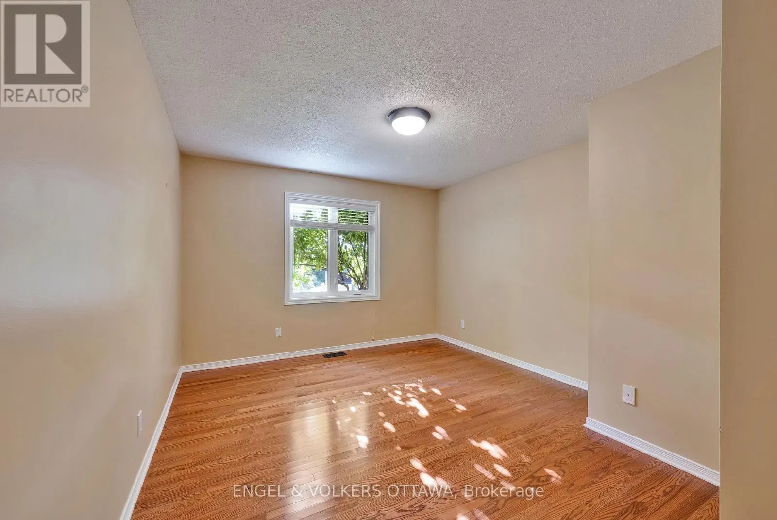 5233 MCLEAN CRESCENT