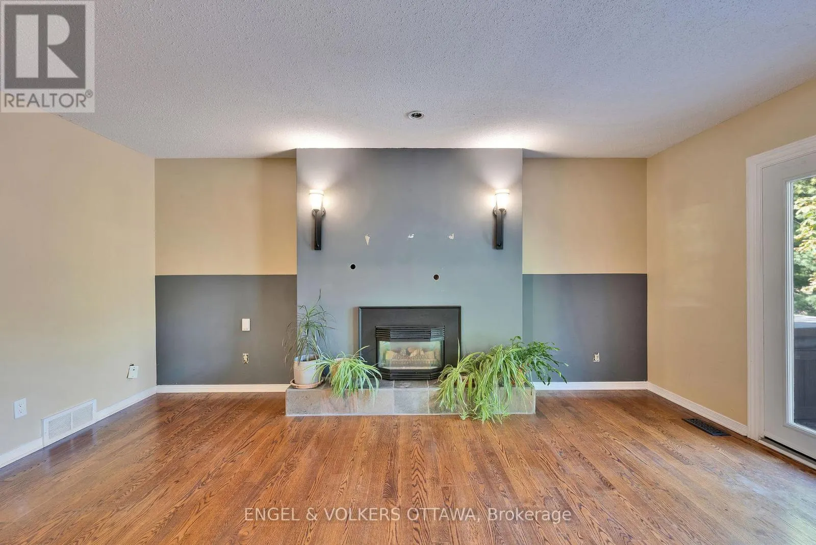 5233 MCLEAN CRESCENT