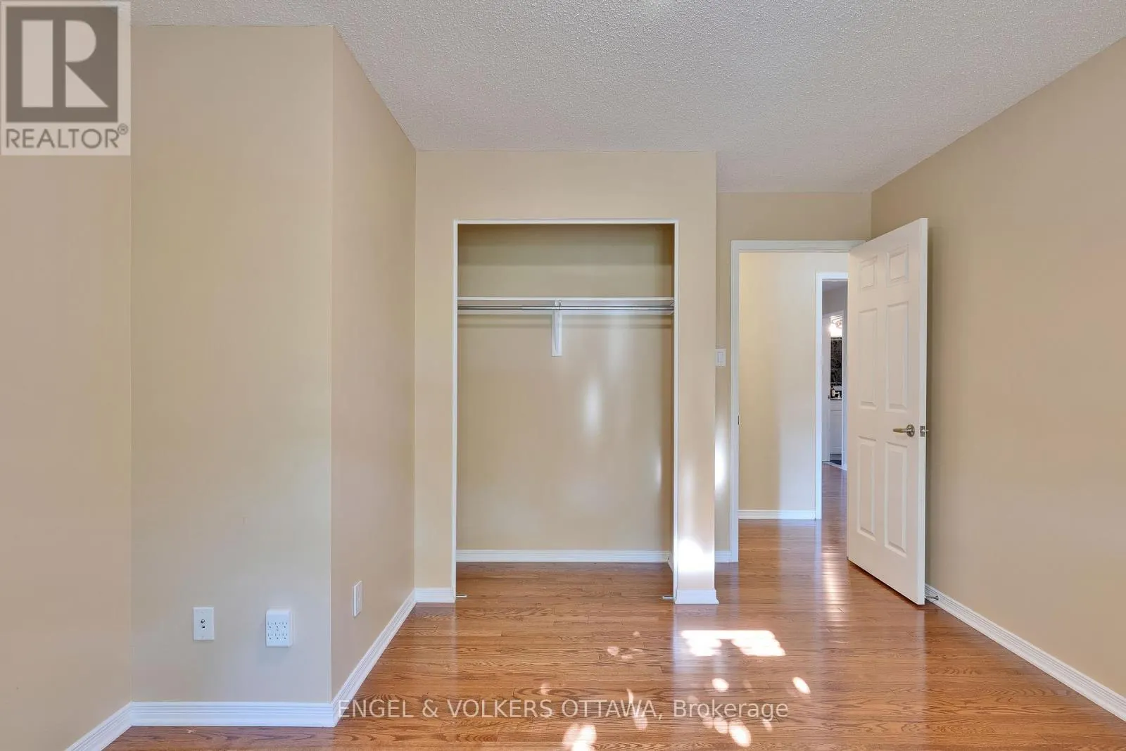 5233 MCLEAN CRESCENT