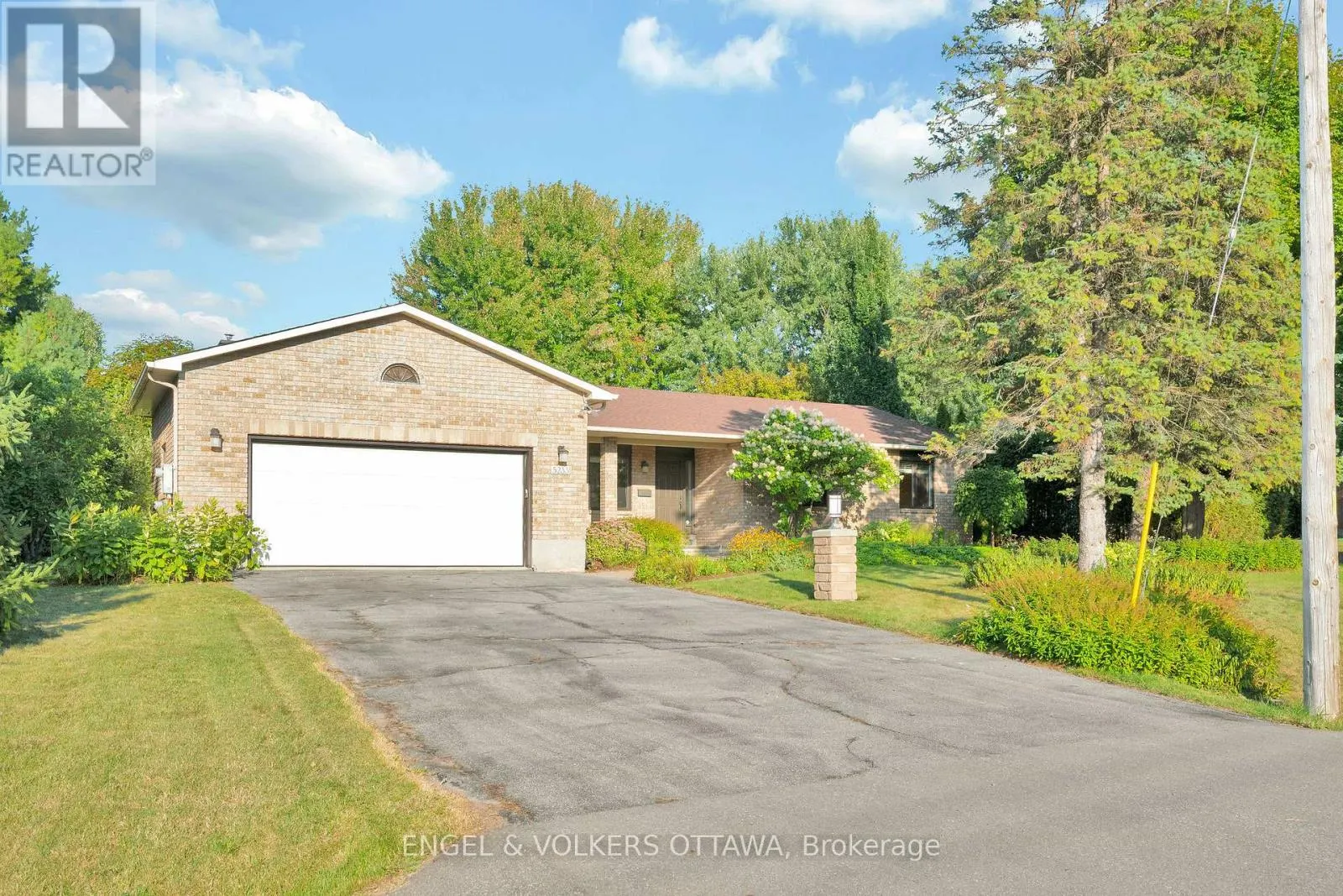 5233 MCLEAN CRESCENT
