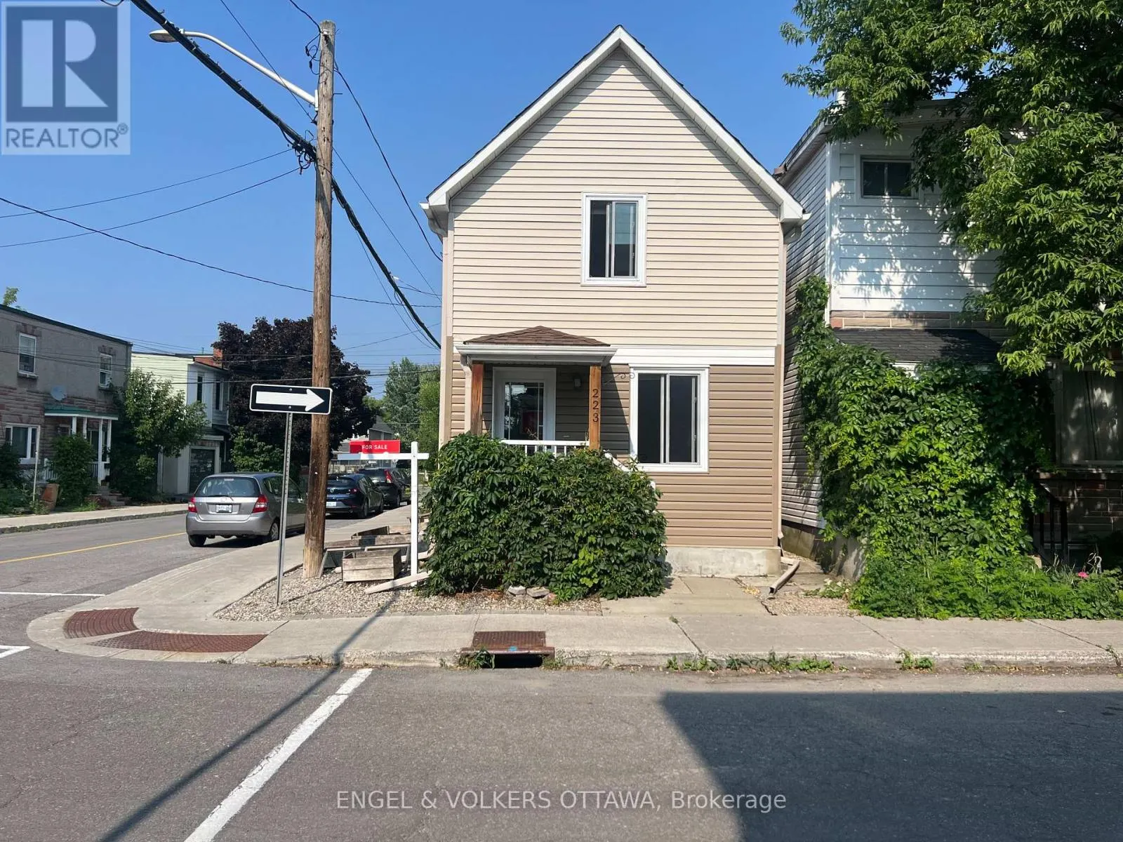 223 CARRUTHERS AVENUE