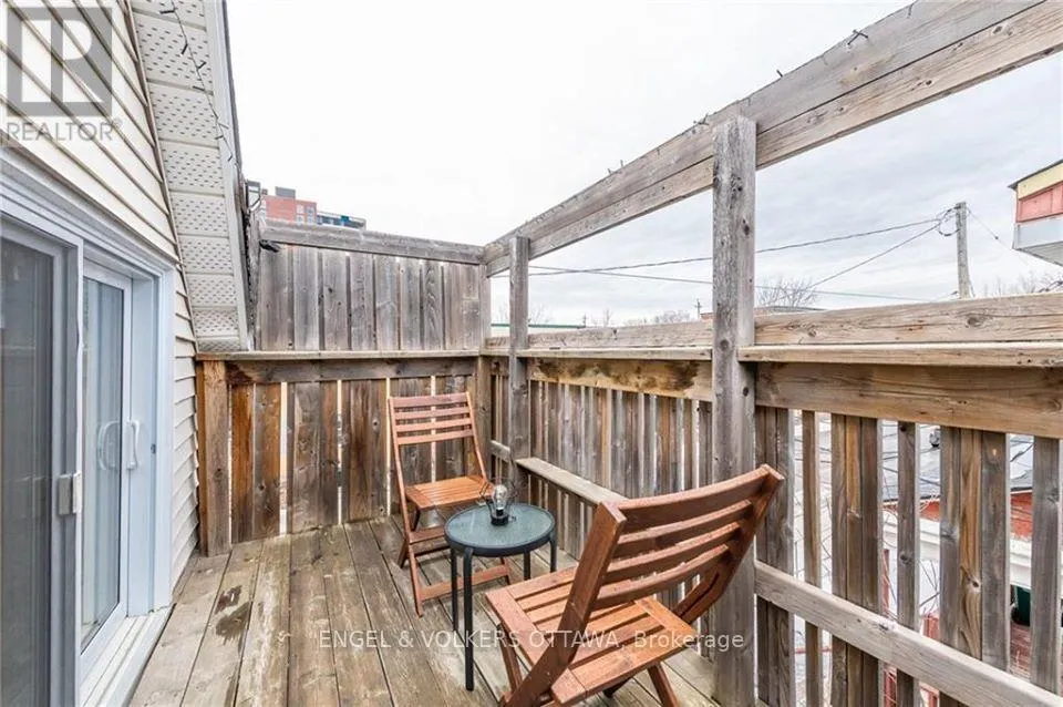 223 CARRUTHERS AVENUE