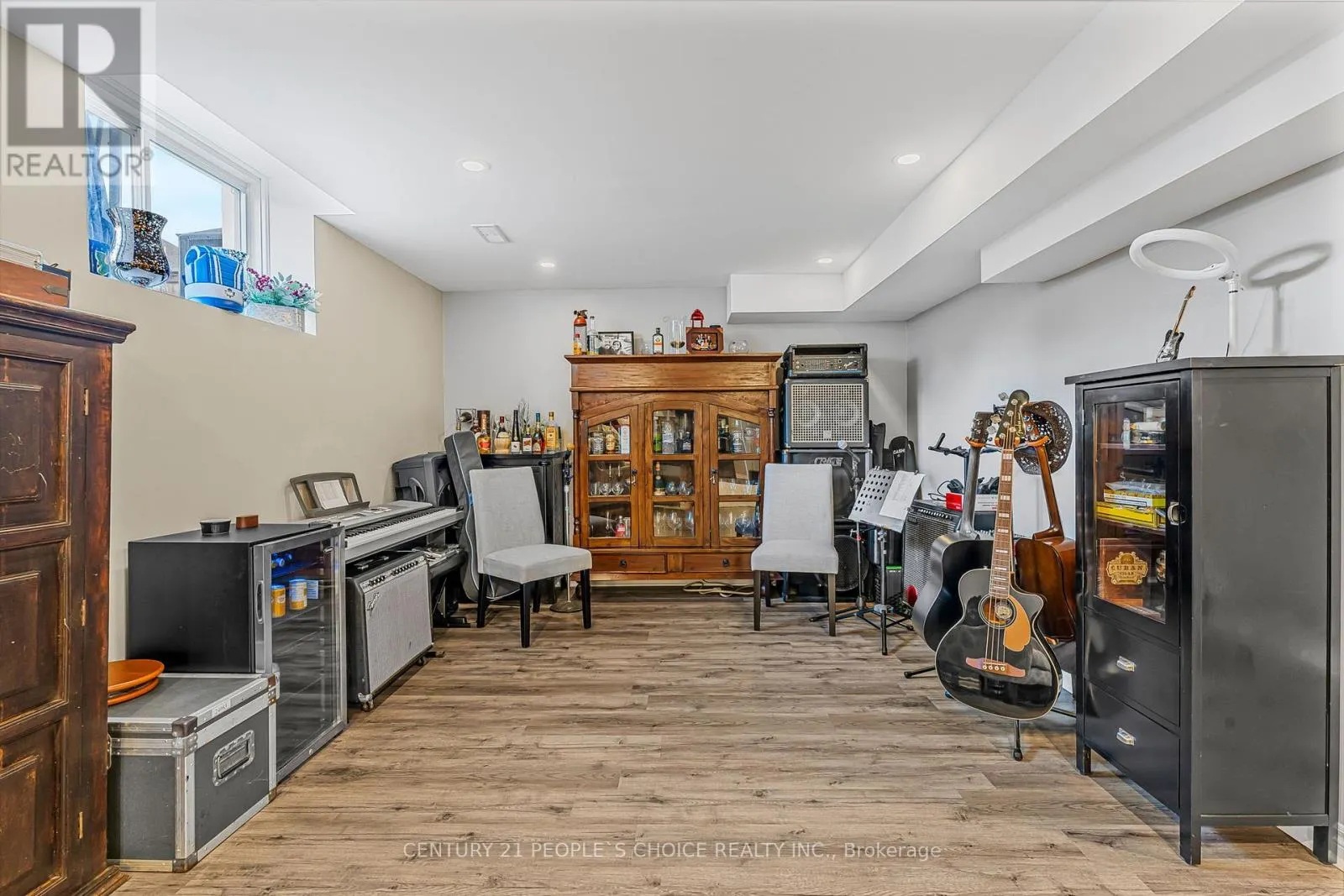4 RILEY AVENUE