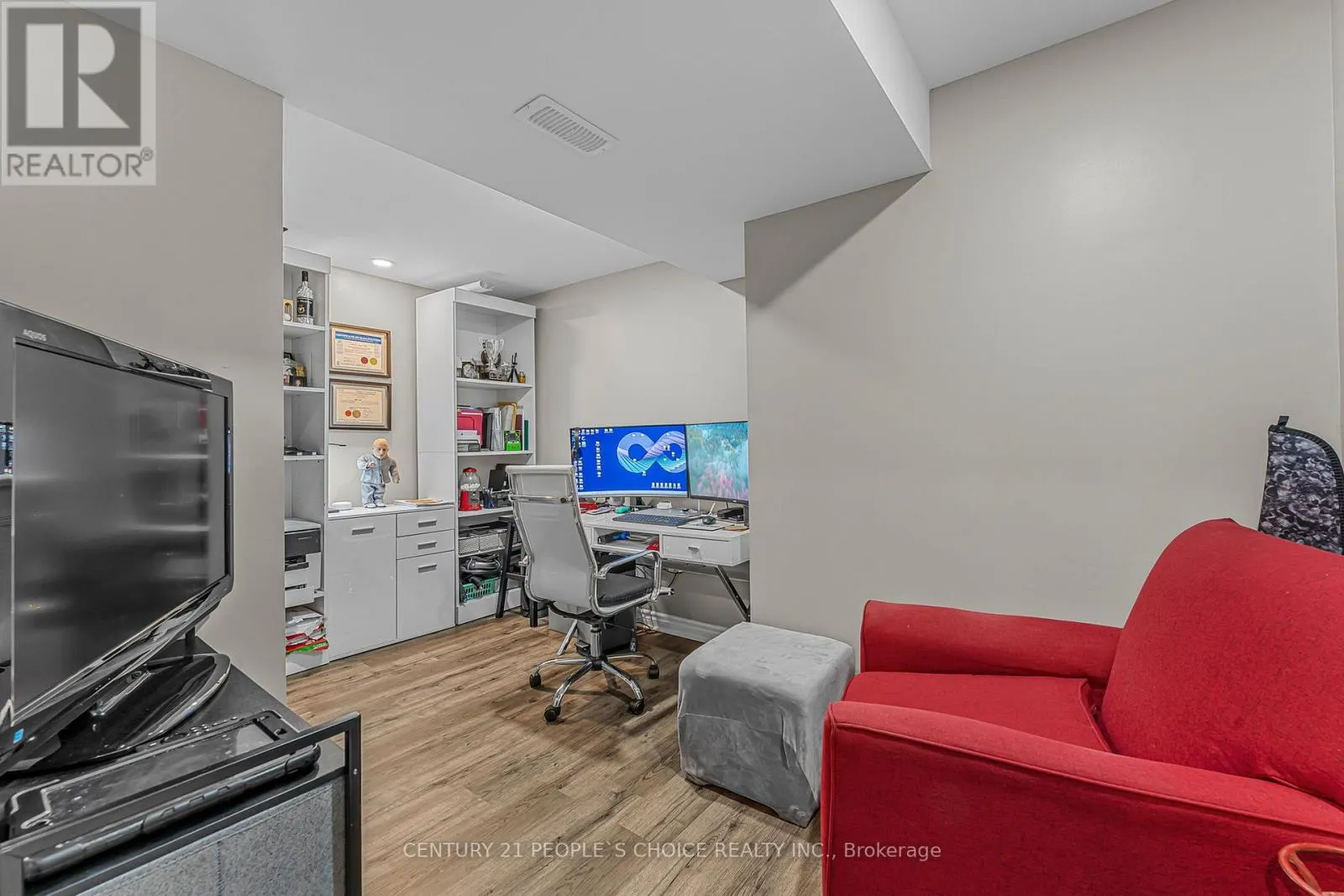 4 RILEY AVENUE