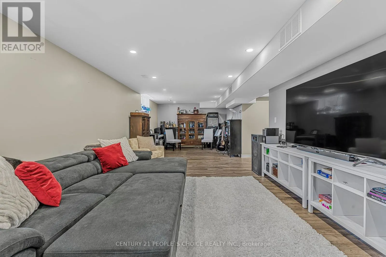 4 RILEY AVENUE