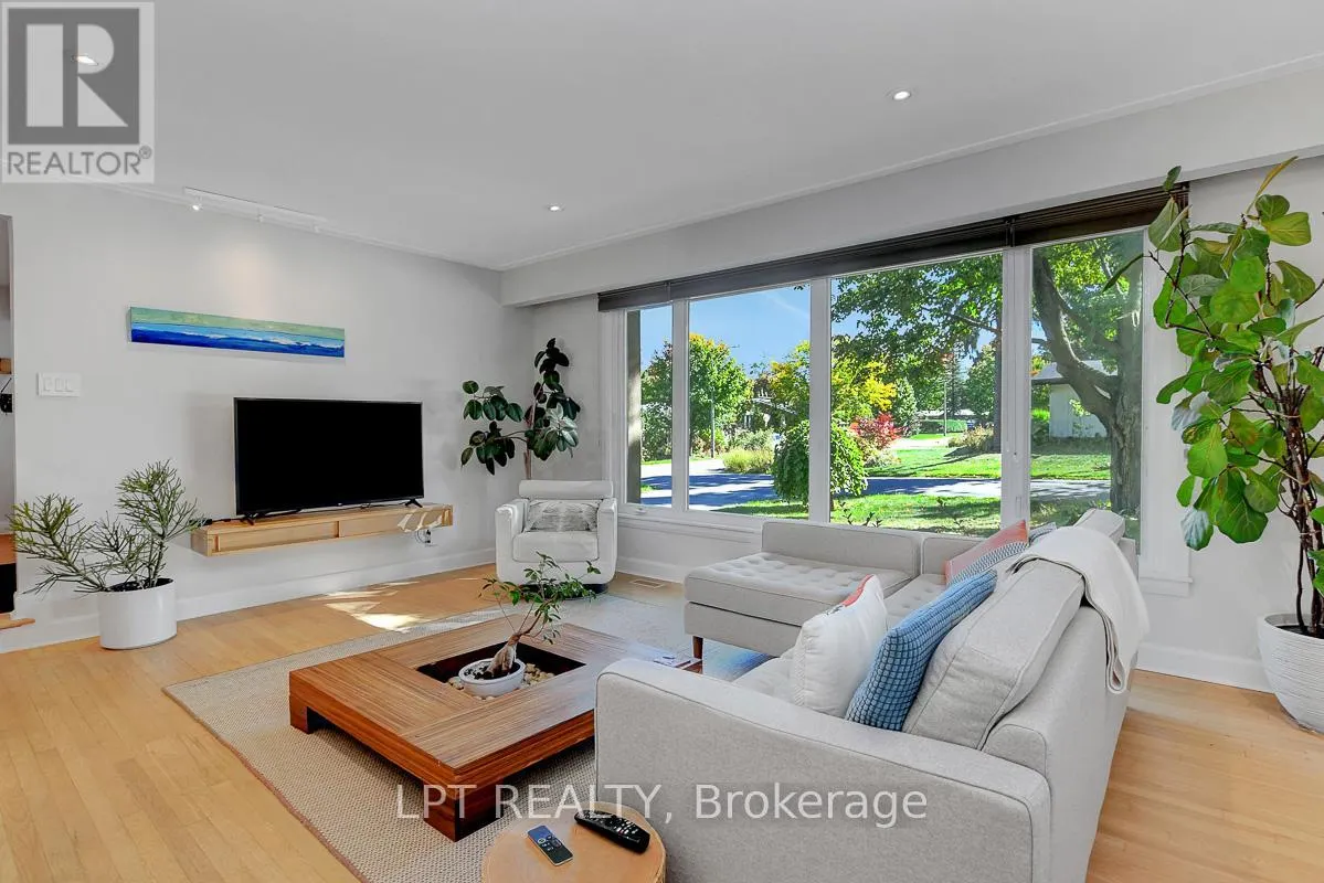 353 MOUNTBATTEN AVENUE