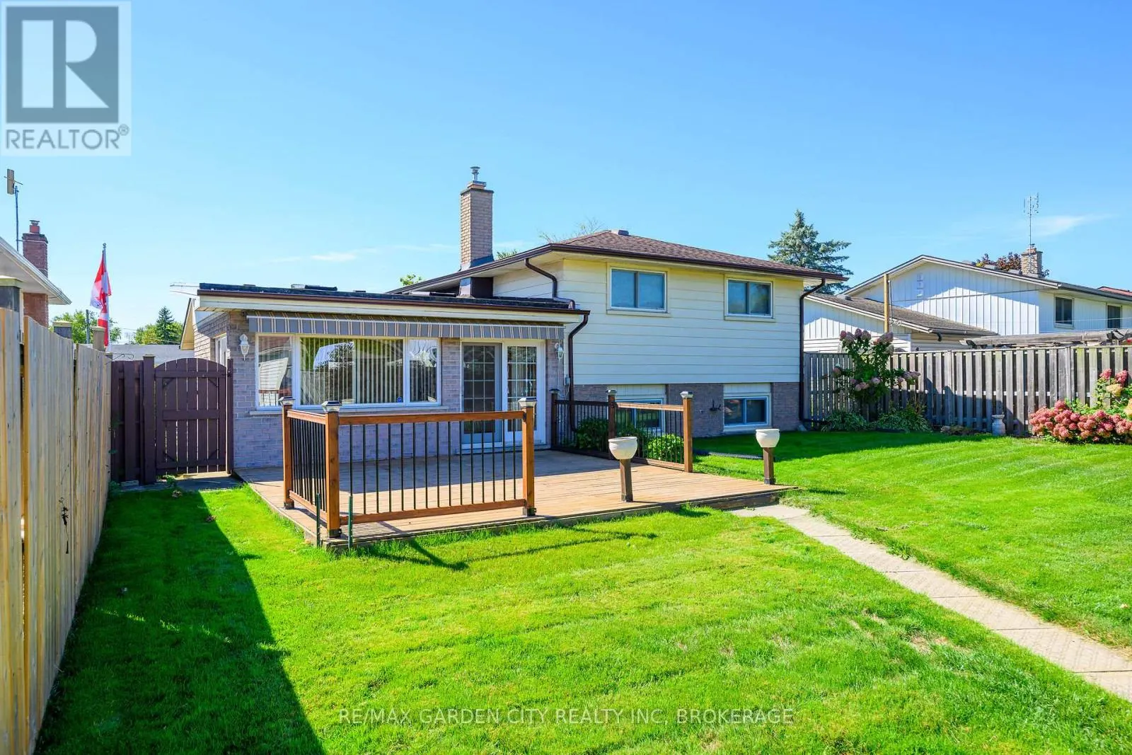 10 MACOOMB DRIVE