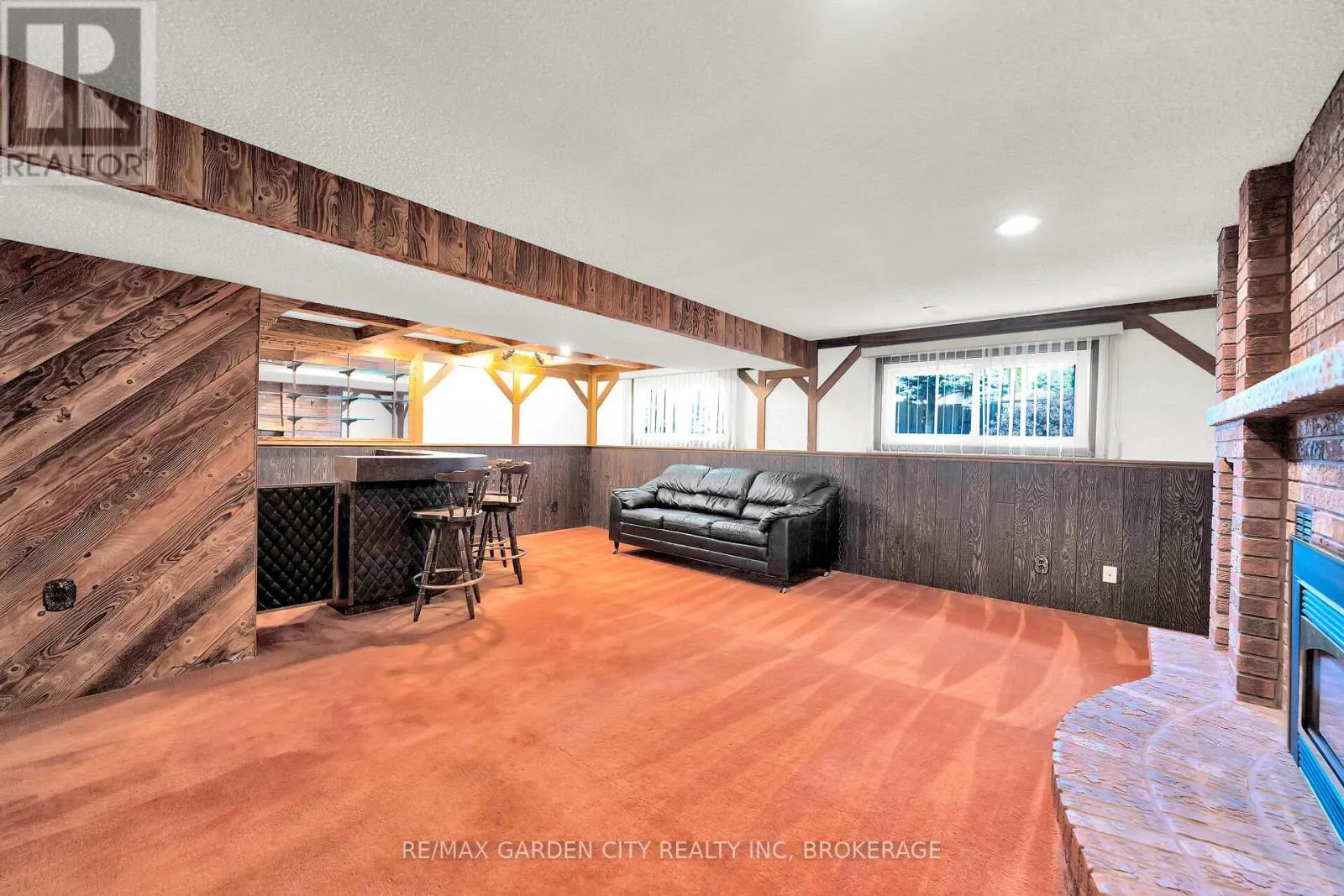 10 MACOOMB DRIVE