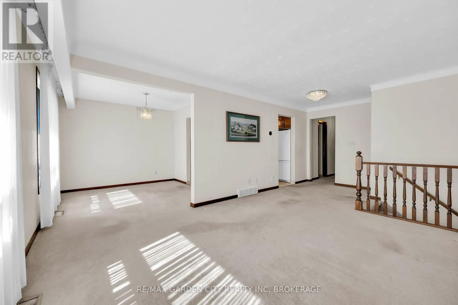 10 MACOOMB DRIVE