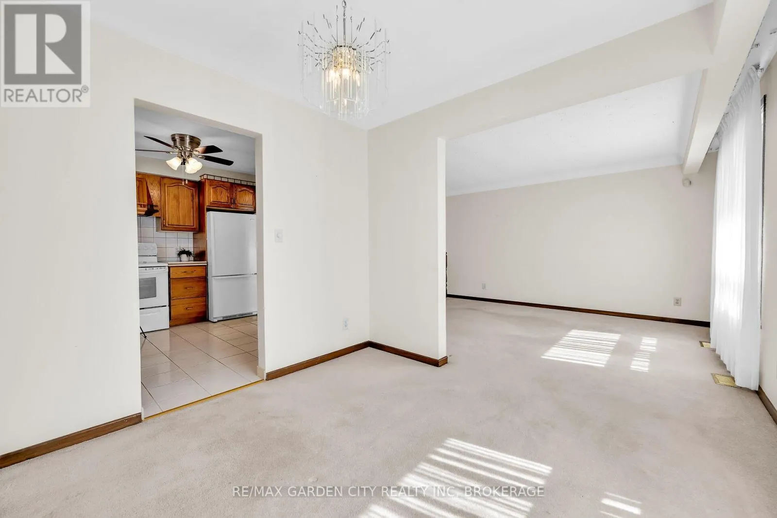 10 MACOOMB DRIVE