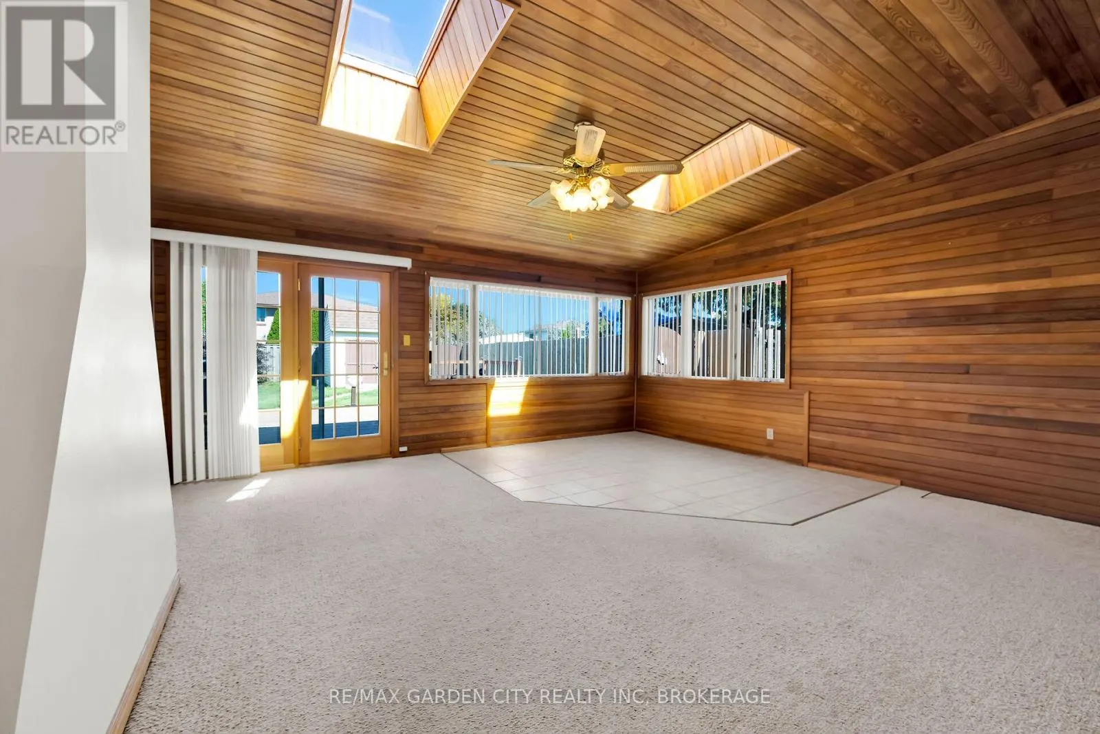 10 MACOOMB DRIVE
